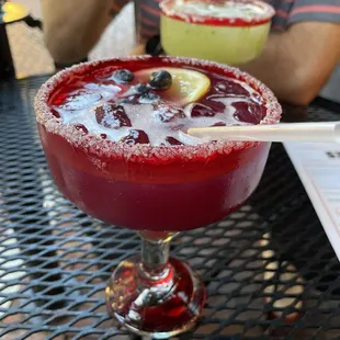 a close up of a margarita