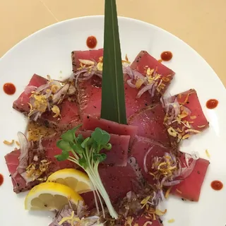 Seared tuna sashimi