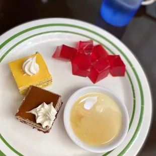 Dessert: mocha &amp; mango mouse, crème brûlée, gelatin