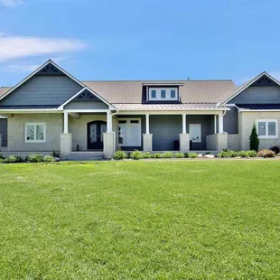 Available property in Clearwater - over 6400 square feet, 8 bedrooms &amp; 4.5 baths. Call now to view!