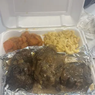 Oxtail plate Mac and cheese Yams