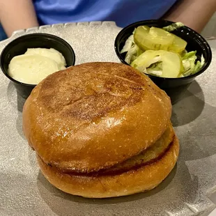 Kid&apos;s cheeseburger