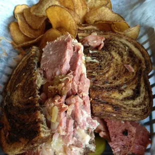 Reuben with Pub Chips