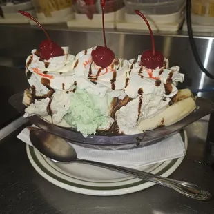 Banana Split Made by server Khaila