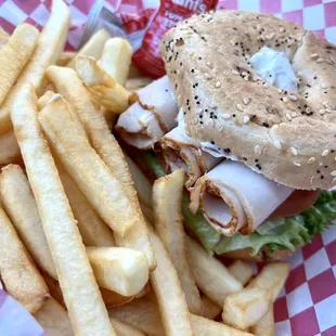 Turkey Pesto &amp; Cream Cheese Bagel Sandwich