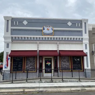 Mike&apos;s on Main, Main Street view