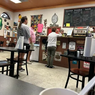 A line out the door! I was nicely surprised, and surely impressed by the loyal local customers that MoM brought in on a weekday.