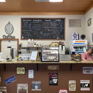 Mike&apos;s on Main order bar