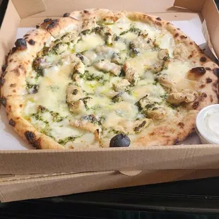 Chicken pesto white pizza