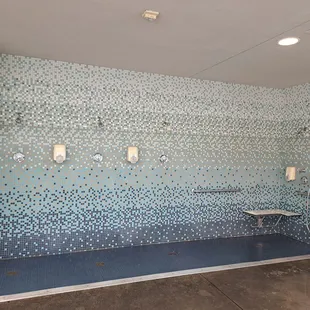 4 showers for rinsing off in pool area. 1 is handicap accessible.
