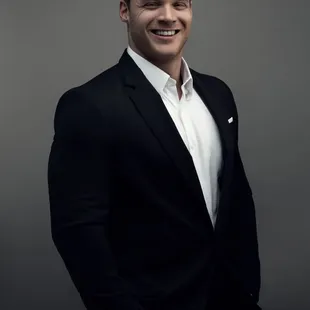 Fabian - Headshot for Elite Pacific Properties