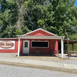 Front of the new location in Blue Springs, MS