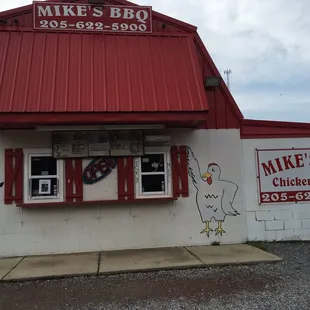 the front of mike's bbq