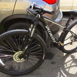 Shoutout to Sam and the rest of the Mike's Bikes crew for setting me up with my 2018 Rockhopper.