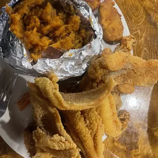 I had the seafood platter it was good with a good amount of seafood!