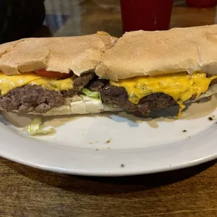 Cheeseburger po' boy
