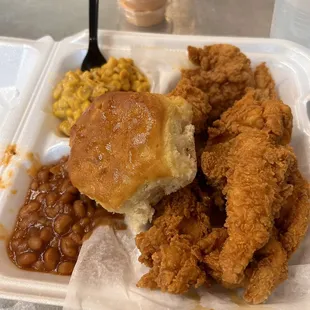 Spicy tenders, corn, beans, bread