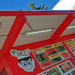 Covered sidewalk for making up your mind before ordering