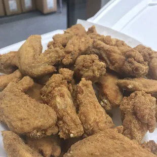 food, chicken wings and fried chicken