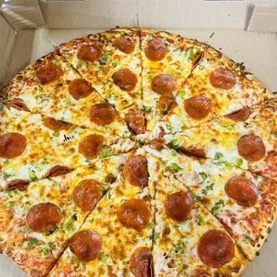 ,pepperoni, and green pepper pizza