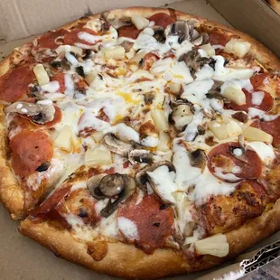 Medium Pizza with Pepperoni, Pineapple, &amp; Mushroom