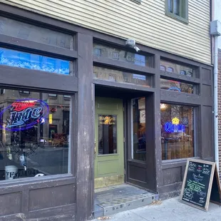 the outside of the restaurant