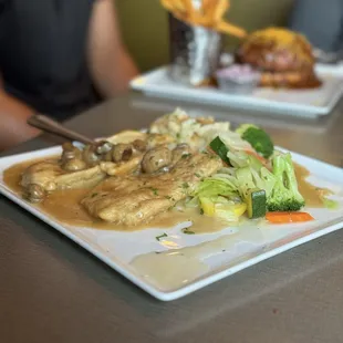 Chicken marsala with fresh vegetables and mashed potatoes