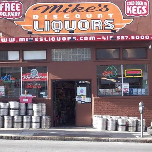 the outside of a liquor store