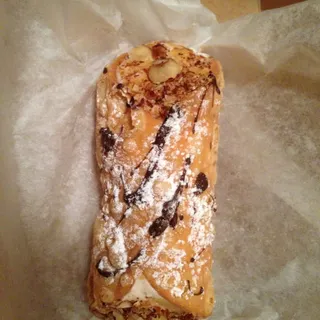 Amaretto Cannoli