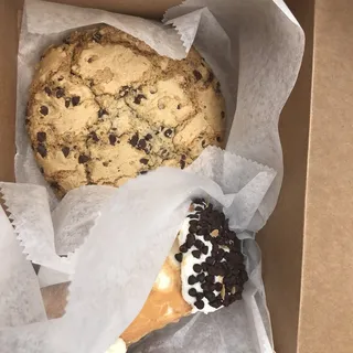 Large Chocolate Chip Cookie