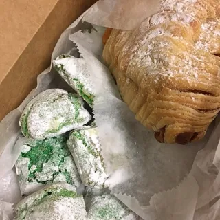 Pistachio Macaroon