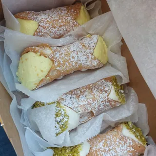 Limoncello Cannoli