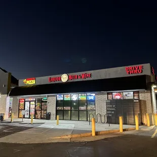 the outside of a restaurant at night
