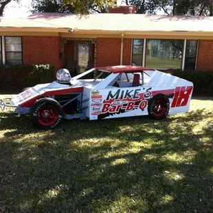 ows a modified race car