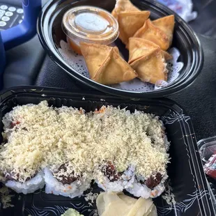 5/10 Lobster Rangoon, and 10/10 Crazy roll!! It&apos;s good