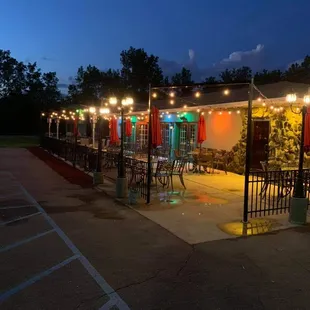 the outside of the restaurant