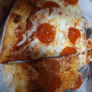 Pepperoni pizza with extra sauce, had to take a picture before we ate it all 10/10