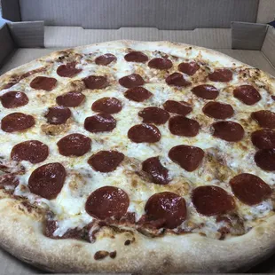 Medium pepperoni pie