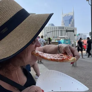 A real New Yorker eating a slice!!!