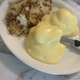 Classic Benedict and hash browns