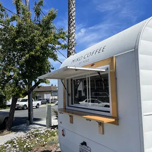 exterior pick-up window