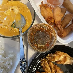 Curry, fried shrimp and chicken wings with sauce on the side