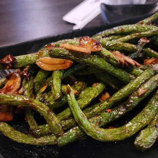 GARLIC GREEN BEANS