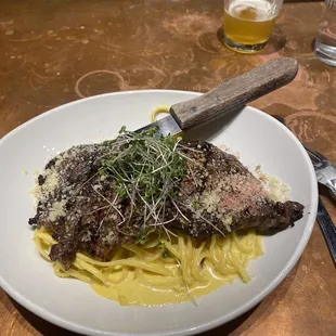 Tallarin a la huancaina with steak
