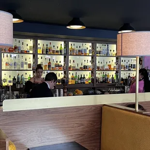 Chic bar &amp; cocktails