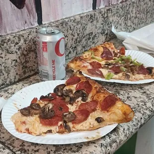 Pepperoni/mushroom slice.