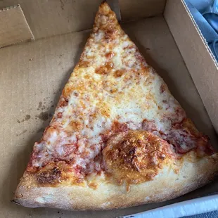 Regular cheese pizza