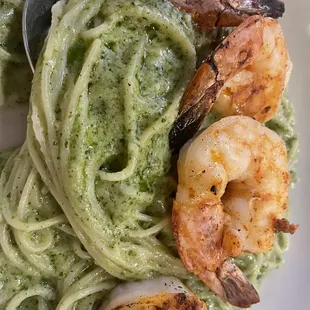 Pesto pasta with shrimp