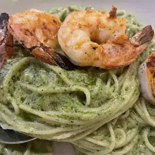 Pesto pasta with shrimp