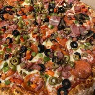 Supreme Pizza is OFF THE CHAIN!!!!